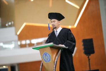 Tekuni Ilmu Nanofluida, Agus Dwi Anggono Resmi Dikukuhkan sebagai Guru Besar UMS