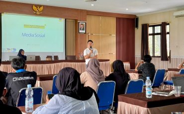 Humas UMS Tekankan Pentingnya Kreativitas Pengelolaan Medsos Pers Mahasiswa