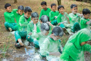 Mengisi Jeda Semester, SD Muhammadiyah 14 Solo Outbond ke Kebun Jambu Puja Kemuning