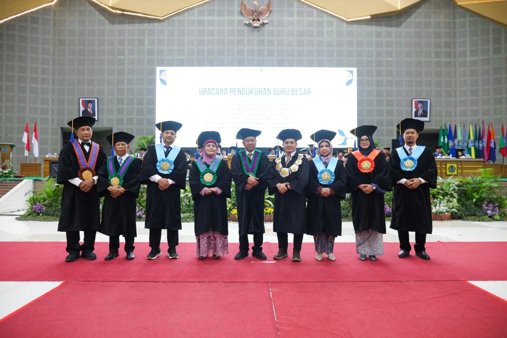 UMS Kukuhkan 7 Guru Besar, Perkuat sebagai Pusat Pendidikan yang Berkualitas