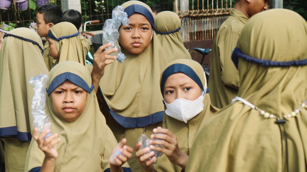 Gerakan Peduli Lingkungan, Mahasiswa Ilkom UMS Gelar Kampanye Pentingnya Memilah Sampah
