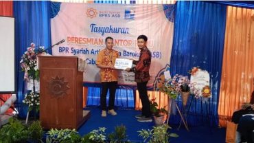 SD Muhammadiyah 2 Kauman Mendapatkan Beasiswa dari BPRS Artha Surya Barokah