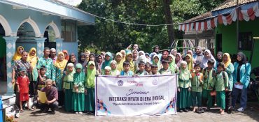 Seminar Parenting Mahasiswa Ilkom UMS: Menguatkan Hubungan Orang Tua dan Anak di Era Digital