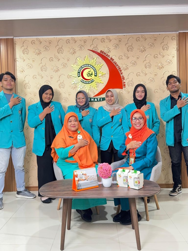 Kampanye Satu Untuk Manusia yang diadakan mahasiswa Program Studi Ilmu Komunikasi Fakultas Komunikasi dan Informatika (FKI) Universitas Muhammadiyah Surakarta (UMS) berlangsung di Yayasan Lentera Solo.