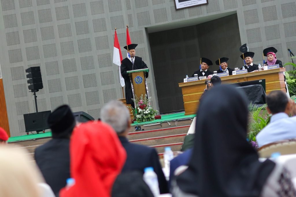 Universitas Muhammadiyah Surakarta (UMS) mengukuhkan guru besar baru Teknik Mesin di bidang Ilmu Nanofluida. Dia adalah Prof. Agus Dwi Anggono.
