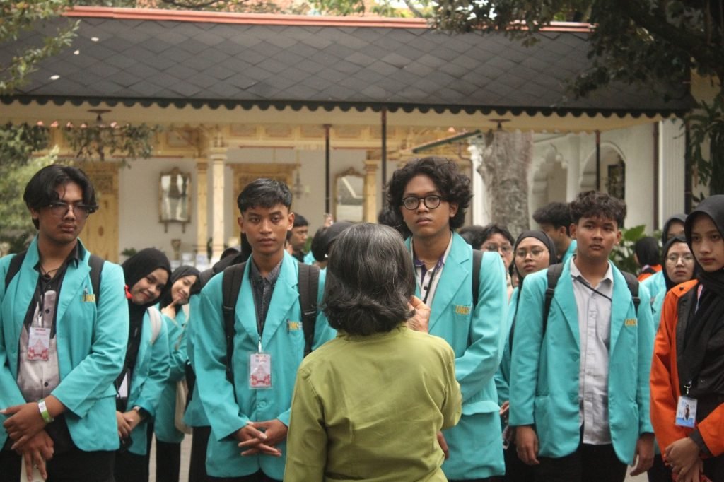 Studi Ekskursi 2024: Kenalkan Nilai Budaya dan Arsitektur kepada Mahasiswa Baru UMS