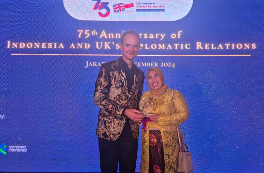 Hening Parlan Terima Penghargaan “Planet Award” dari Kedutaan Besar Inggris di Jakarta