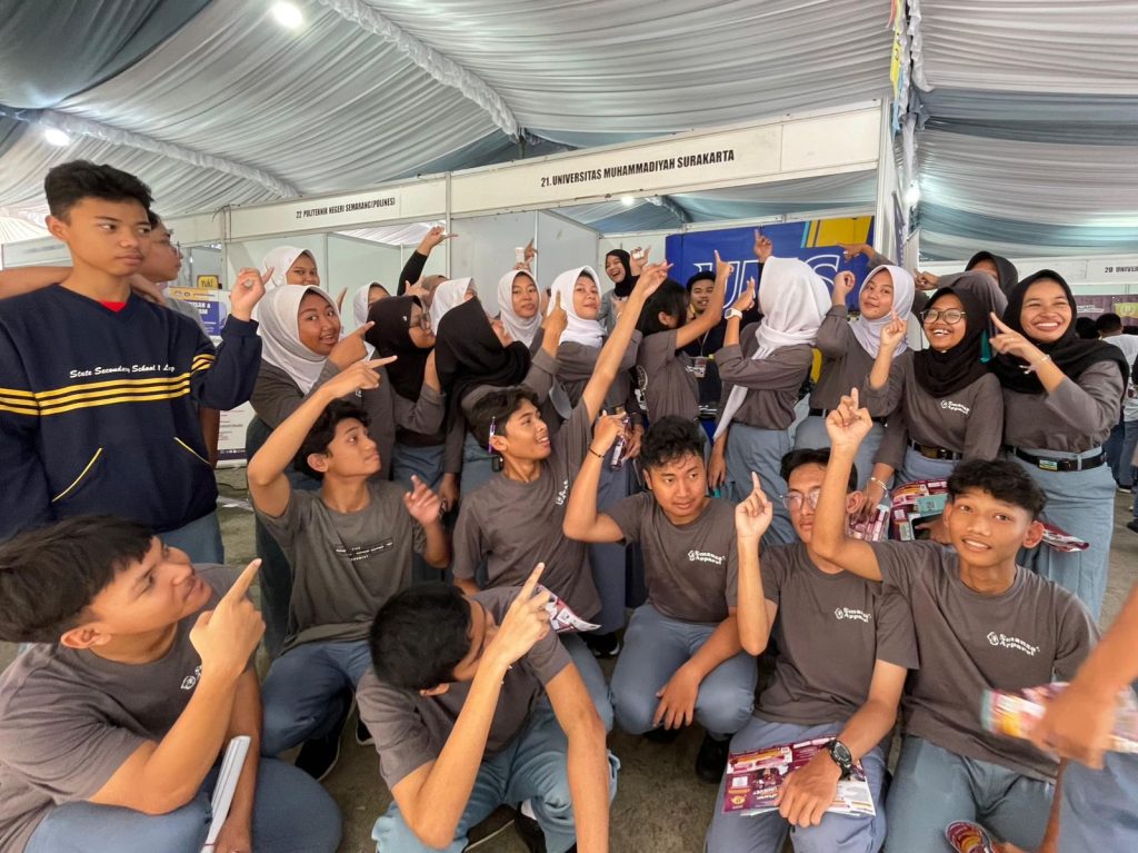 Universitas Muhammadiyah Surakarta (UMS) menjadi salah satu perguruan tinggi yang hadir dalam expo Perguruan Tinggi yang digelar oleh SMAN 1 Ungaran. UMS membuka stan khusus untuk memberikan informasi seputar Penerimaan Mahasiswa Baru (PMB).