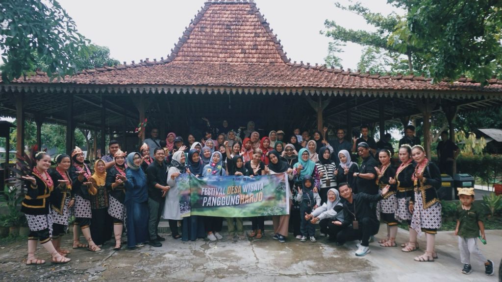 Desa Panggungharjo di Kalurahan Sewon, Bantul, Yogyakarta, semakin memperkokoh posisinya sebagai salah satu desa wisata berbasis budaya yang berkelanjutan berkat Festival Desa Wisata yang didukung oleh Universitas Muhammadiyah Surakarta (UMS).