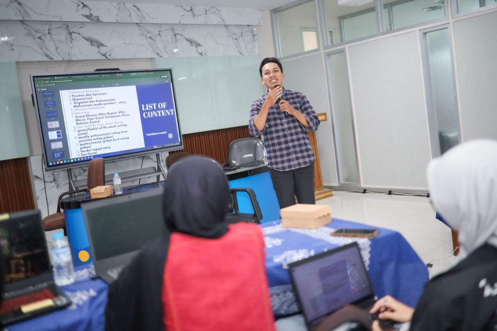 Biro Kemahasiswaan UMS Kenalkan Pengelolaan Media pada Mahasiswa Magang