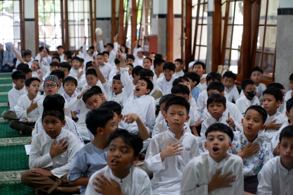 Sebanyak 205 murid kelas III, IV, dan V SD Muhammadiyah Program Khusus (PK) Kottabarat Solo mengikuti kegiatan Baitul Arqam di sekolah setempat, Jl. Dr. Moewardi No.24, Purwosari, Laweyan, Solo, Senin - Selasa (25-26/11/2024).