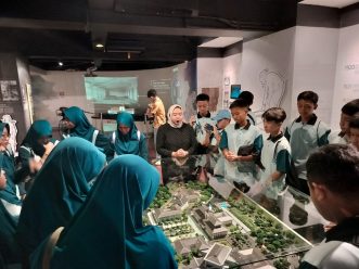 Siswa Kelas 8 SMP Muhammadiyah PK Solo Ikuti Smart Trip ke Jakarta-Bandung
