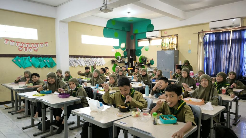 Murid SD Muhammadiyah PK Solo Ikuti Monitoring Program Aku Suka Isi Piringku