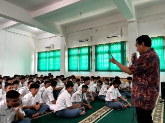 Cara SMA Muhammadiyah PK Solo Sambut Siswa di Awal Semester Genap