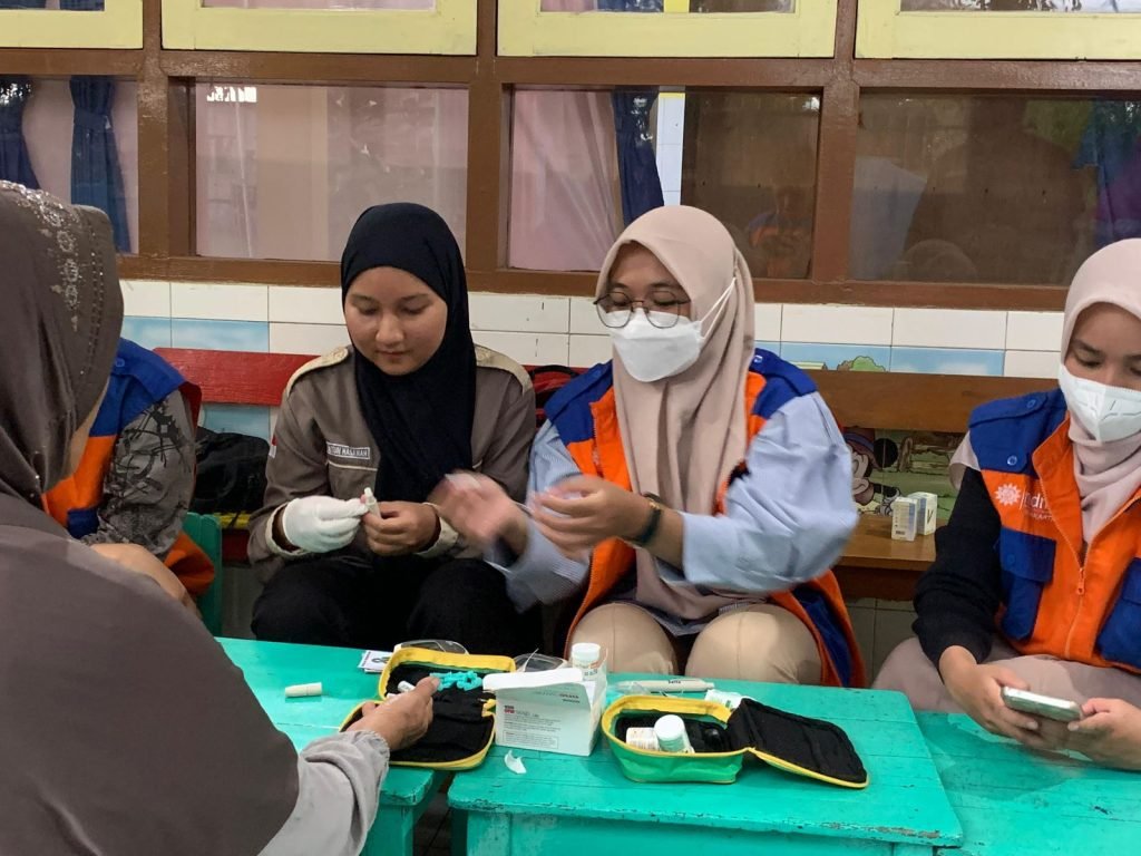 NPSC UMS Gandeng IMM FIK UMS dan MDMC Cegah LBP pada Lansia