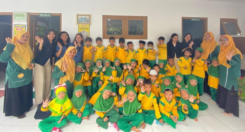 Mahasiswa Filipina Kunjungi TK ‘Aisyiyah Bolon 1 Colomadu