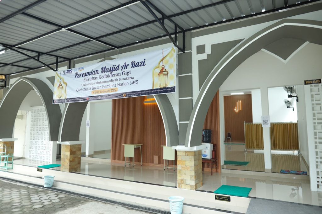 Universitas Muhammadiyah Surakarta (UMS) kembali memperkuat komitmennya sebagai kampus islami dengan meresmikan masjid baru di Fakultas Kedokteran Gigi (FKG), Jln. Kebangkitan Nasional no.101, Penumping, Laweyan, Solo