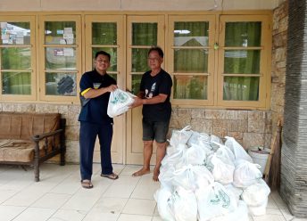 Sambut Milad ke-25, SD Muhammadiyah PK Solo Gelar Bakti Sosial