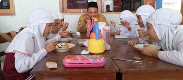 Makan Siang Bergizi Wujudkan Prestasi Siswa Berkemajuan di SD Muhammadiyah 1 Solo