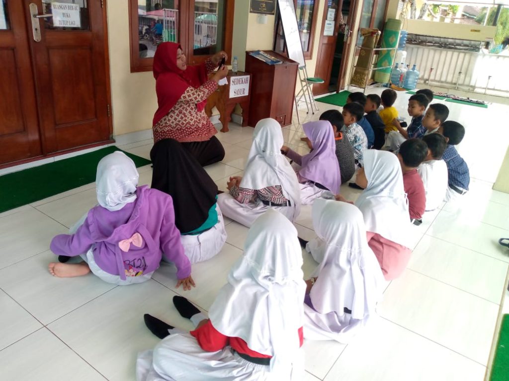 SD Muhammadiyah 6 Plus Solo kembali melakukan terobosan dalam mengisi waktu liburan peserta didiknya dengan program kegiatan yang bermanfaat. Kali ini, sekolah menyelenggarakan kegiatan liburan yang berfokus pada pengembangan soft skill dan pelatihan hard skill bagi siswa.