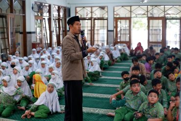Sambut Isra Mikraj, SD Muhammadiyah PK Solo Gelar Kegiatan Mendongeng