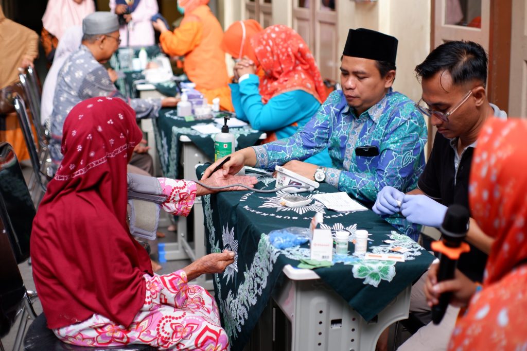 Semarak Milad ke-25, SD Muhammadiyah PK Solo Gelar Pemeriksaan Kesehatan Gratis