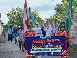 Rayakan Milad ke-63, SD Muhammadiyah 5 Solo Gelar Jalan Sehat