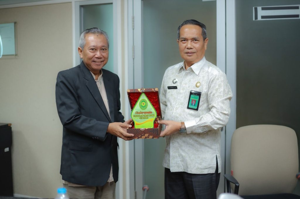 Perkuat komitmen dalam mengembangkan pendidikan hukum di Indonesia, Universitas Muhammadiyah Surakarta (UMS) menjalin kerja sama dengan Pengadilan Tinggi Agama Semarang yang dipimpin Ketua Pengadilan Agama Semarang, Zulkarnain.