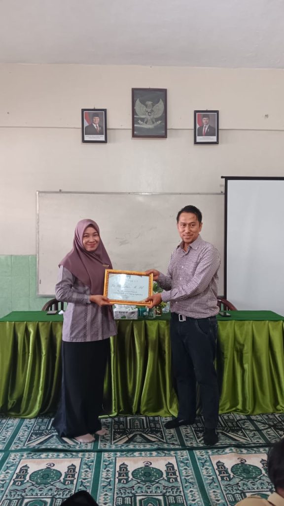 MTs Muhammadiyah Solo menggelar kegiatan parents teaching programs berupa pembelajaran coding di kampus MTs setempat, Sabtu (2/2/202). Acara ini sebagai bentuk kontribusi wali siswa dalam mengajar di sekolah.
