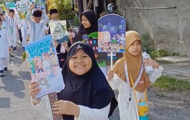 Ratusan Murid SD Muhammadiyah PK Solo Ikuti Pawai Tarhib Ramadan 1446 H