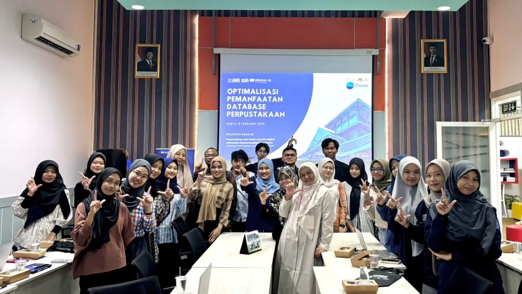 Sebanyak 35 Duta Perpustakaan Universitas Muhammadiyah Surakarta (UMS) mengikuti pelatihan bertajuk “Optimalisasi Pemanfaatan Database Perpustakaan” yang dilaksanakan pada hari Sabtu, (8/2/2025) di Ruang Siti Badilah, Lantai 1 Perpustakaan UMS.