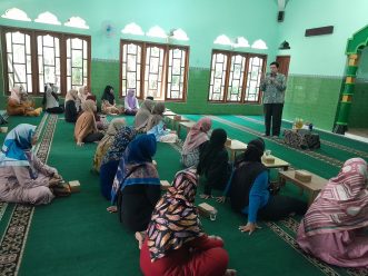 Parenting TK Aisyiyah Bolon 1 Bahas Tahapan Mendidik Anak