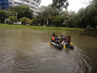 MDMC Solo-HW UMS Beri Pelatihan Water Rescue ke Anak Muda