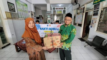 SD Muhammadiyah 20 Solo Berbagi ke Panti Lanjut Usia Aisyiyah