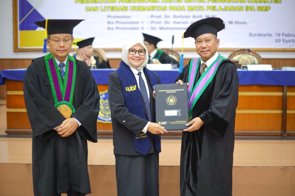 Menjadi doktor ketujuh dari Program Doktor Pendidikan UMS, Indiah Dewi Murni merumuskan disertasinya dengan judul "Pengembangan Model Pembelajaran Flipped-Blended dengan Pendekatan Pedagogik Kritis untuk Penguatan Karakter dan Literasi Humanitas pada Mata Pelajaran IPA SMP".