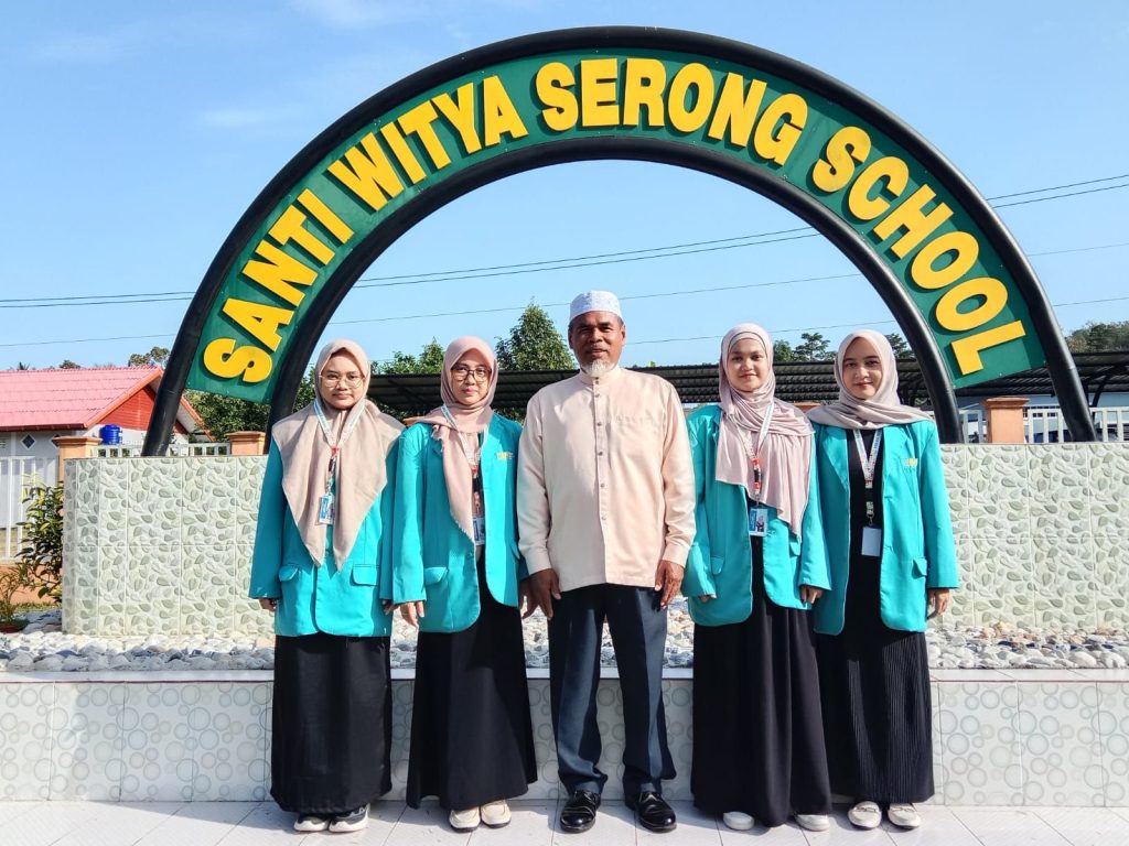 Universitas Muhammadiyah Surakarta (UMS) mengirimkan 18 mahasiswanya dalam program Kuliah Kerja Nyata (KKN) Internasional yang kali ini diselenggarakan di Thailand.