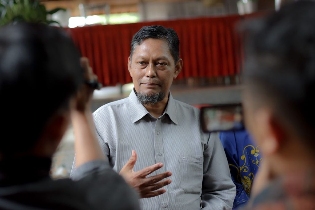 Prof. Jati Waskito, Guru Besar Bidang Ilmu Kepemimpinan Organisasi Fakultas Ekonomi dan Bisnis (FEB) Universitas Muhammadiyah Surakarta (UMS), menyoroti pentingnya perilaku organisasi dan manajemen sumber daya manusia dalam meningkatkan efektivitas kerja karyawan.