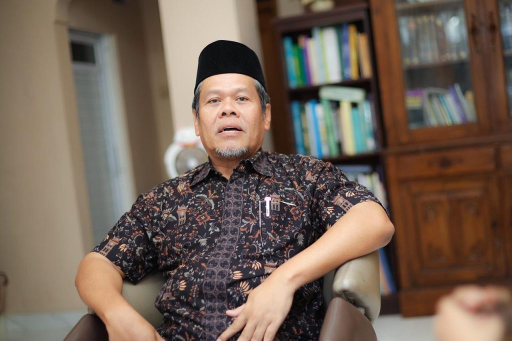 Wakil Ketua Majelis Tarjih dan Tajdid Pimpinan Wilayah Muhammadiyah (PWM) Jawa Tengah, Ruswa Darsono, memaparkan perbedaan antara kalender dengan prinsip wujudul hilal dan KHGT dengan rinci.