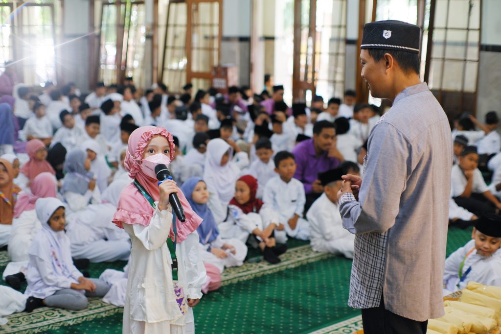 Sebanyak 455 murid SD Muhammadiyah Program Khusus (PK) Kottabarat Solo mengikuti kegiatan semaan Al-Qur'an dalam rangkaian semarak milad ke-25 SD Muhammadiyah PK Kottabarat Solo, Kamis (6/2/2025).