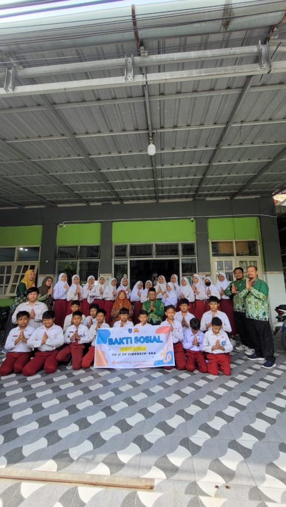 SD Muhammadiyah 20 Solo melaksanakan bakti sosial di Panti Lanjut Usia Aisyiyah Solo, Selasa (4/2/2025). Ini kali pertama sekolah menggelar kegiatan berbagi di panti lansia.