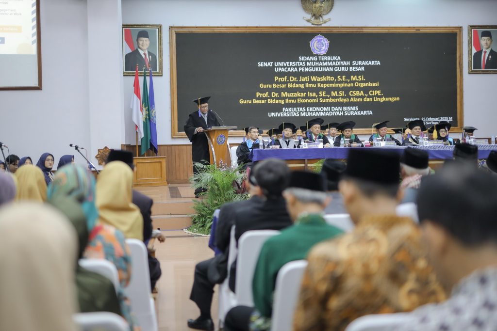 Universitas Muhammadiyah Surakarta (UMS) kembali menggelar Sidang Terbuka Senat dalam rangka upacara Pengukuhan Guru Besar baru. Acara yang berlangsung di Auditorium Moh. Djazman Kampus I UMS ini mengukuhkan Prof. Jati Waskito sebagai Guru Besar Bidang Ilmu Kepemimpinan Organisasi, dan Prof. Muzakar Isa sebagai Guru Besar Bidang Ilmu Ekonomi Sumberdaya Alam dan Lingkungan Fakultas Ekonomi dan Bisnis (FEB) UMS.