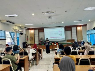 Tim Pengabdian UMS Edukasi Kesehatan Mental untuk Mahasiswa di Thailand