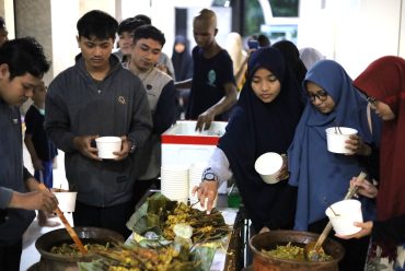 Penutupan Itikaf 1446 H, Panitia GKR UMS Gelar Buka Bersama
