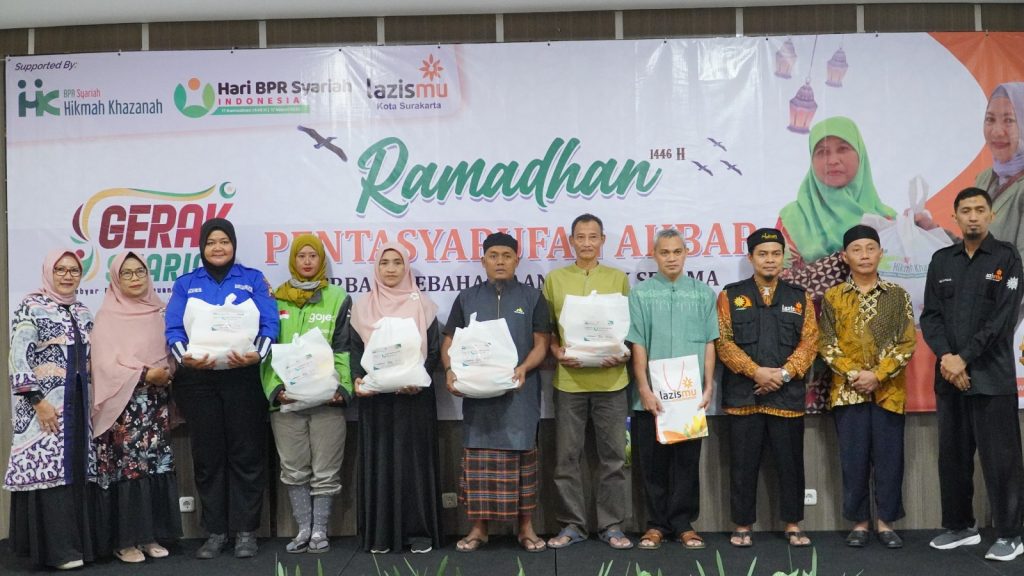 Gandeng Lazismu Solo, BPR Syariah Hikmah Khazanah Bagi Paket Santunan Ramadan