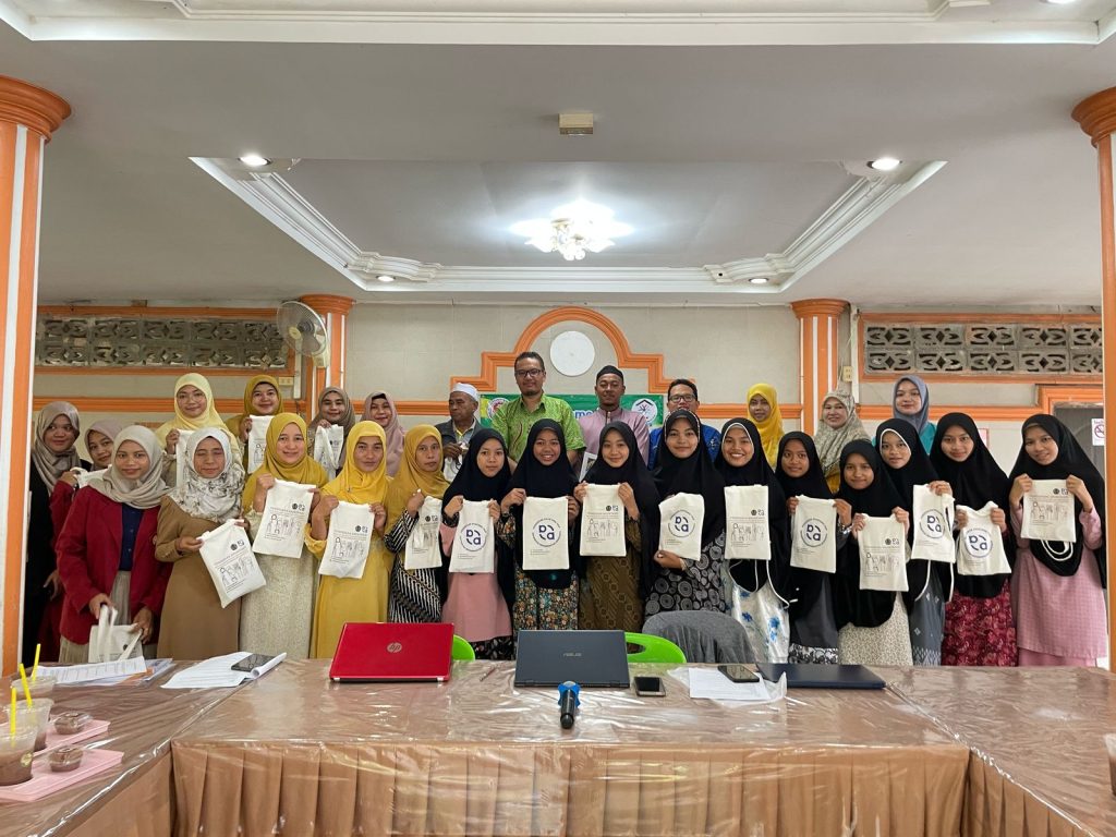 Tim Pengabdian UMS Gelar Penyuluhan Kesehatan Mental di Sekolah Thailand