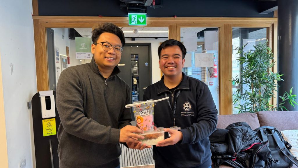 Kibar Edinburgh Berbagi Takjil Gratis Selama Ramadan untuk Diaspora Indonesia