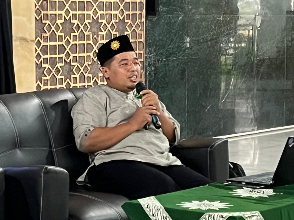 Universitas Muhammadiyah Surakarta (UMS) menggelar Kajian Umum Ramadhan Mubarak (KURMA) dengan tema “Tren Healing vs Tazkiyah: Mengapa Ramadhan adalah Waktu Terbaik untuk Pulih”. Acara ini berlangsung pada Senin (3/3/2025) di Masjid Hj. Sudalmiyah Rais, Kampus 2 Universitas Muhammadiyah Surakarta (UMS).