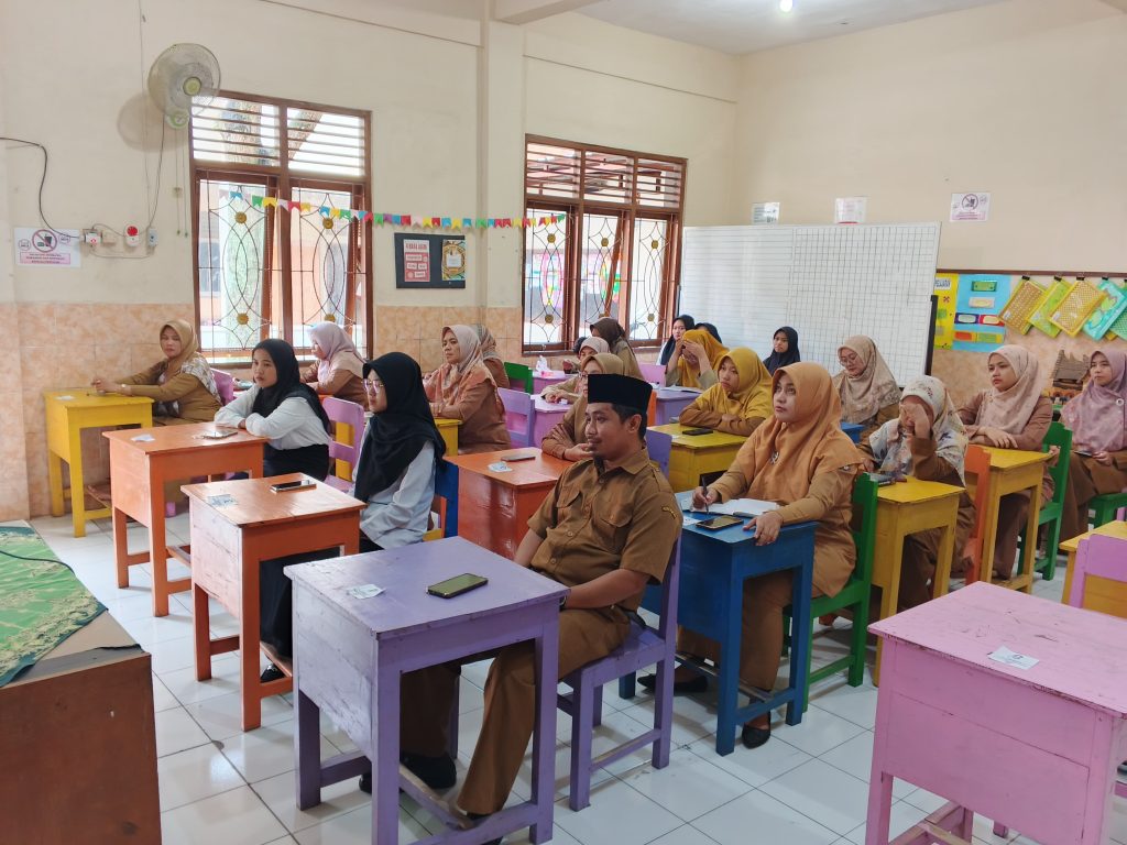 SD Muhammadiyah 3 Solo menggelar kajian HPT dengan tema “Membangun Keluarga Sakinah”, Senin (10/3/2025).