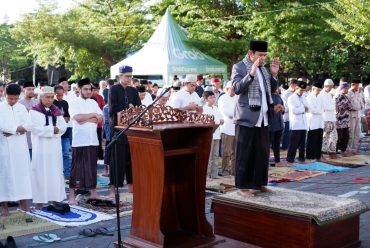 Seribuan Umat Islam Padati Salat Idulfitri di Taman Parkir Lapangan Kottabarat Solo