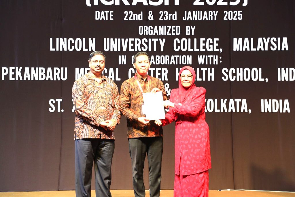 Dosen Medikal Bedah Unimus Raih Penghargaan “The Best Papper Presenter Award” di Malaysia